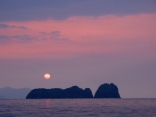 沓島の日没風景